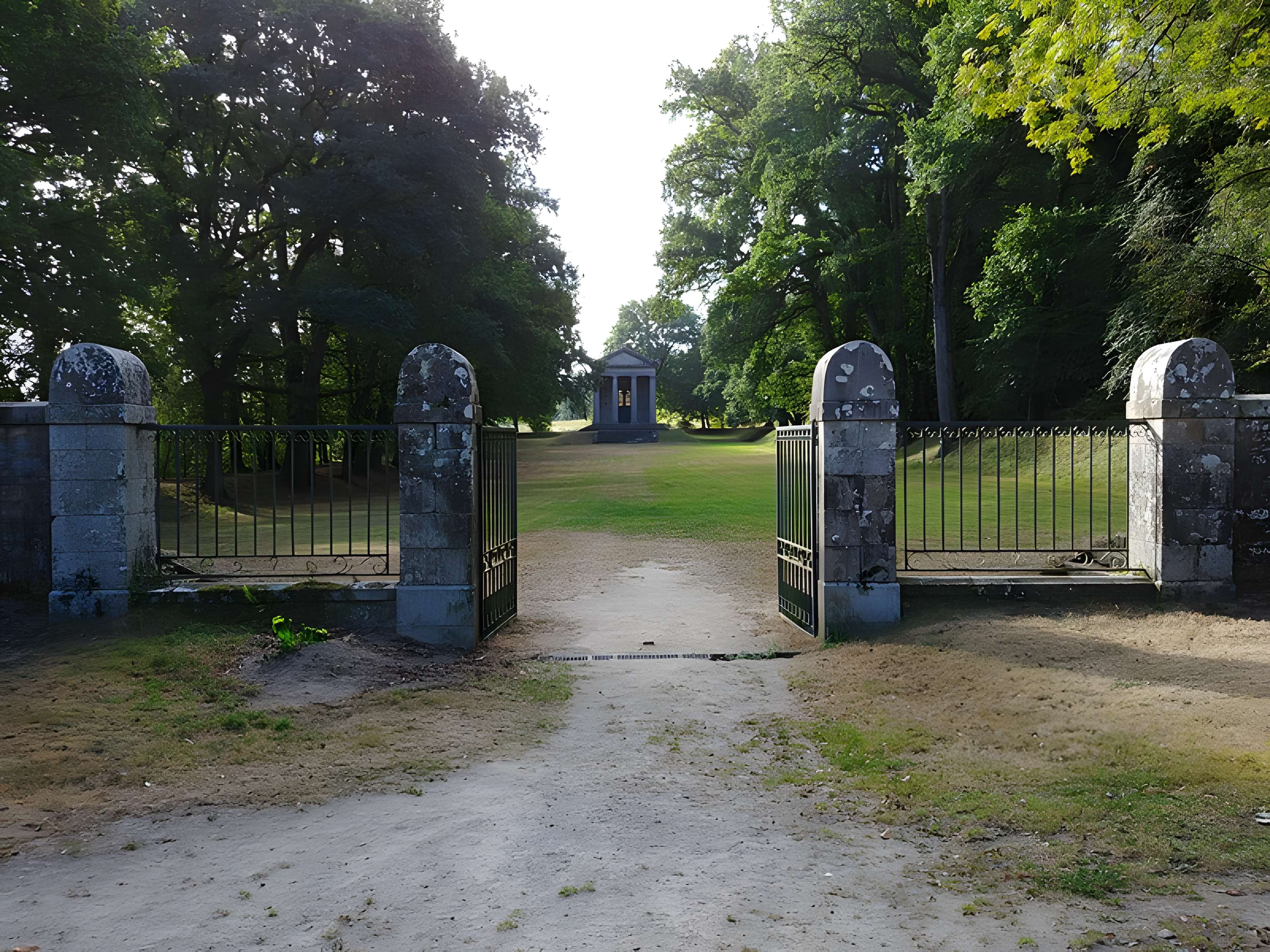 Chapelle expiatoire du Champ-des-Martyrs à Brech