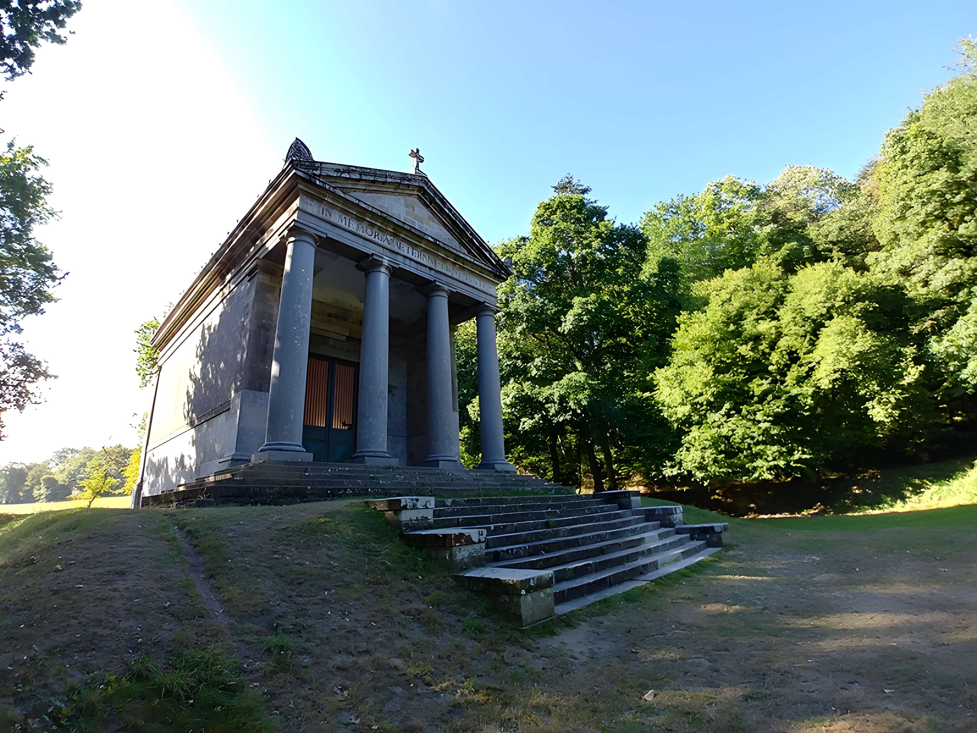 Chapelle expiatoire du Champ-des-Martyrs à Brech