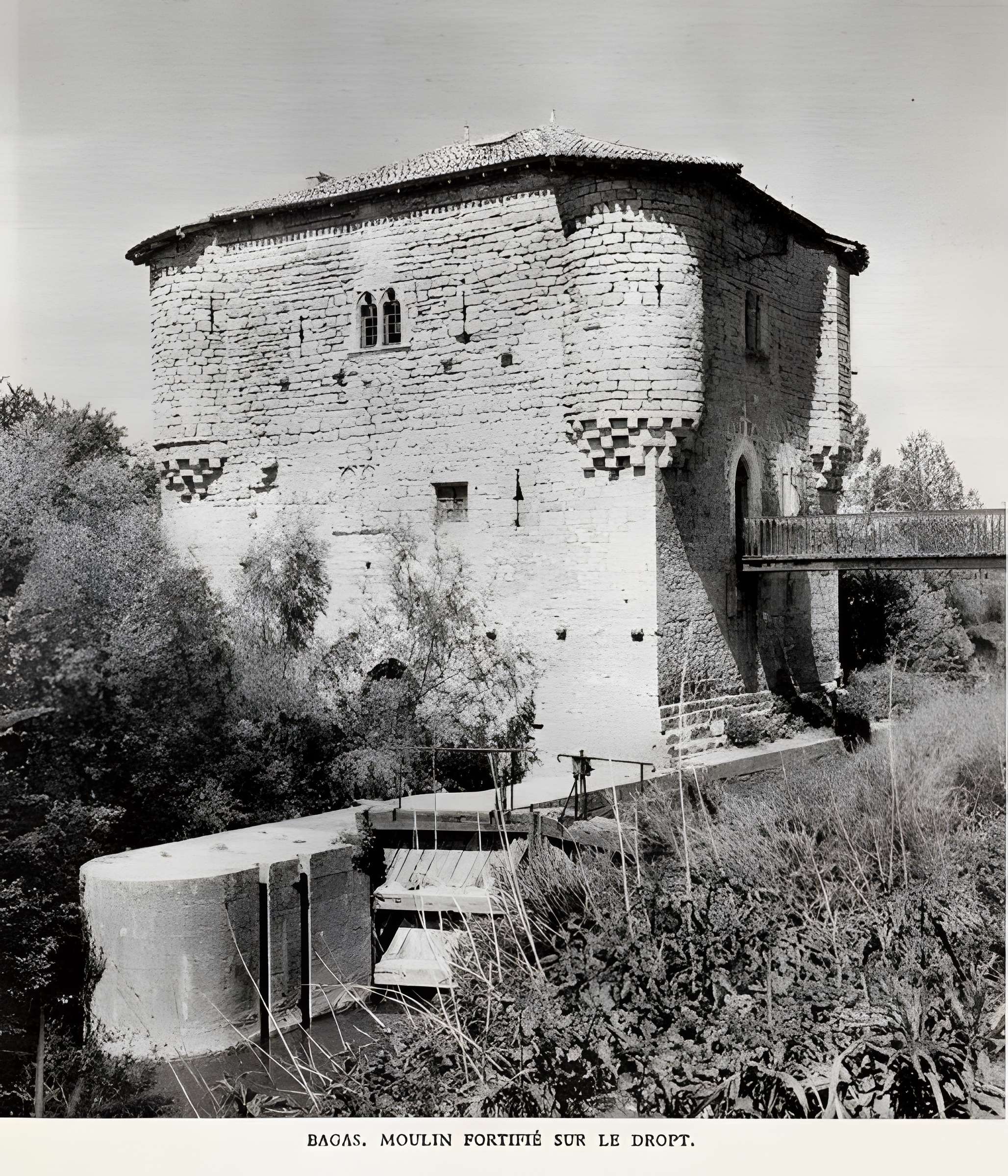Moulin fortifié de Bagas