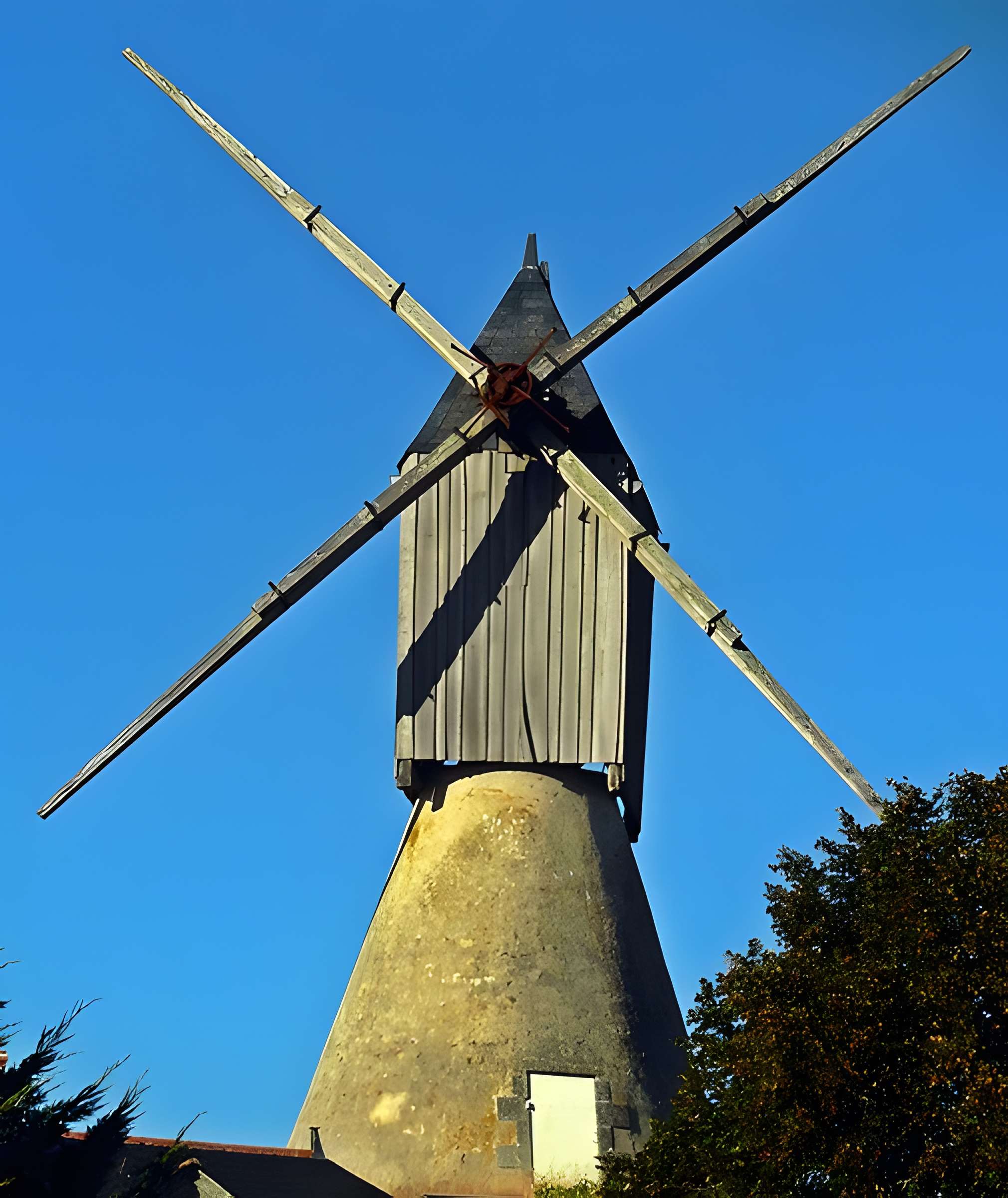 Moulin de Bourgdion à Saint-Rémy-la-Varenne