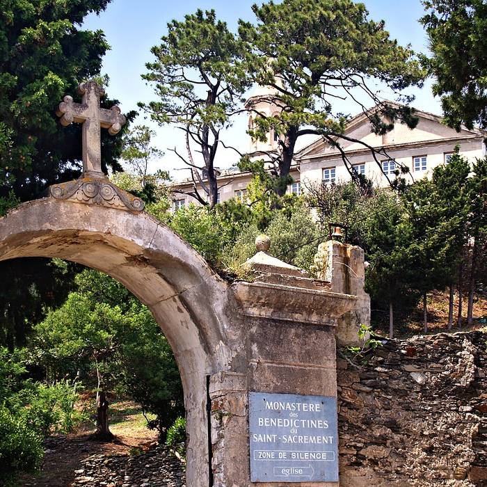 Photo de Chapelle Pisane attenant à léglise Santa Maria Assunta à Brando