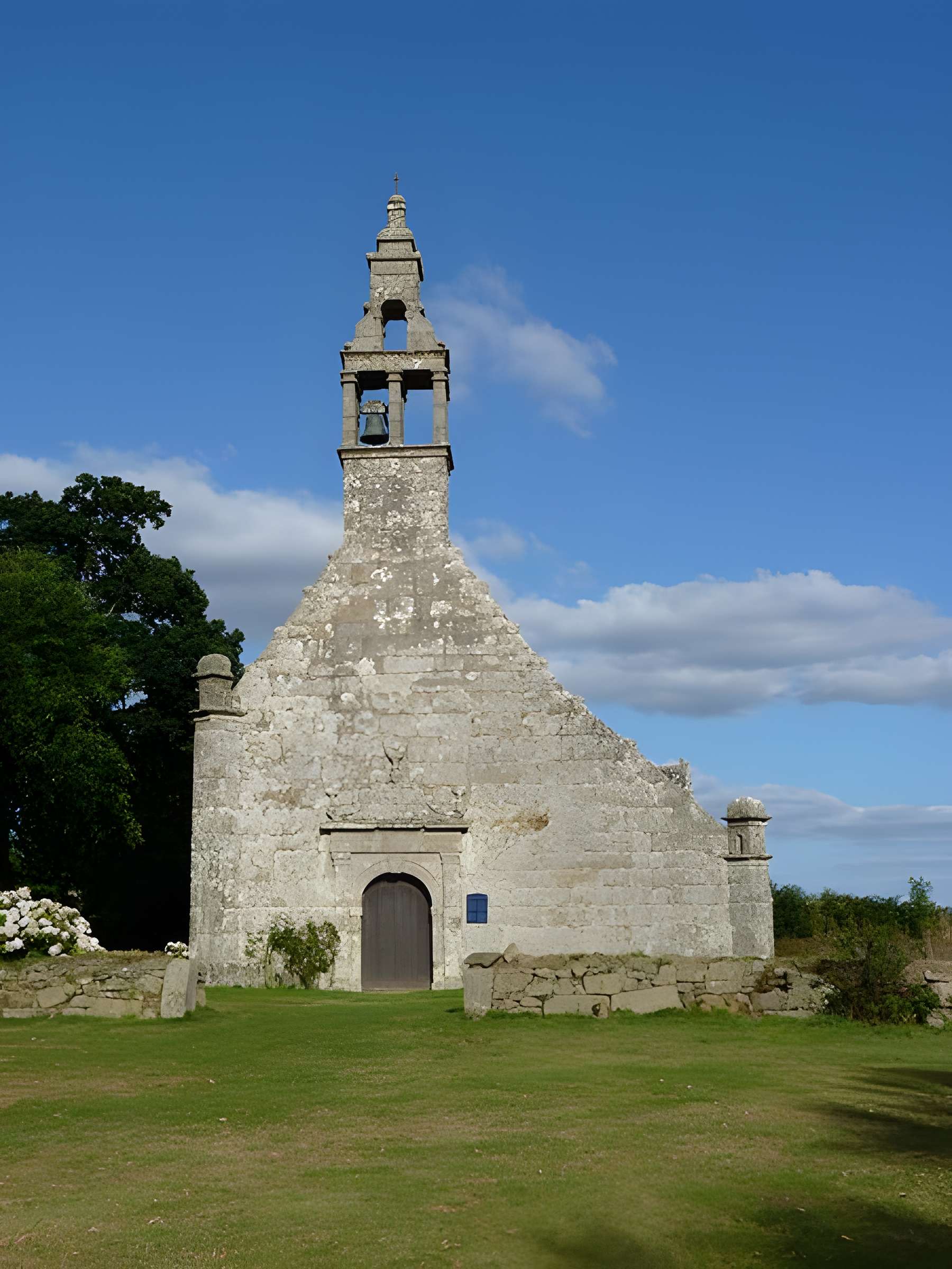 Chapelle Sainte-Jeune de Plounévez-Moëdec 