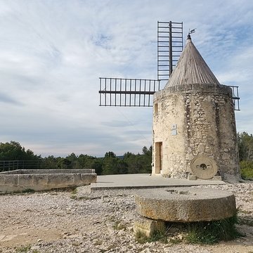 Moulin Saint-Pierre dit Le Moulin dAlphonse Daudet