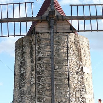 Moulin Saint-Pierre dit Le Moulin dAlphonse Daudet
