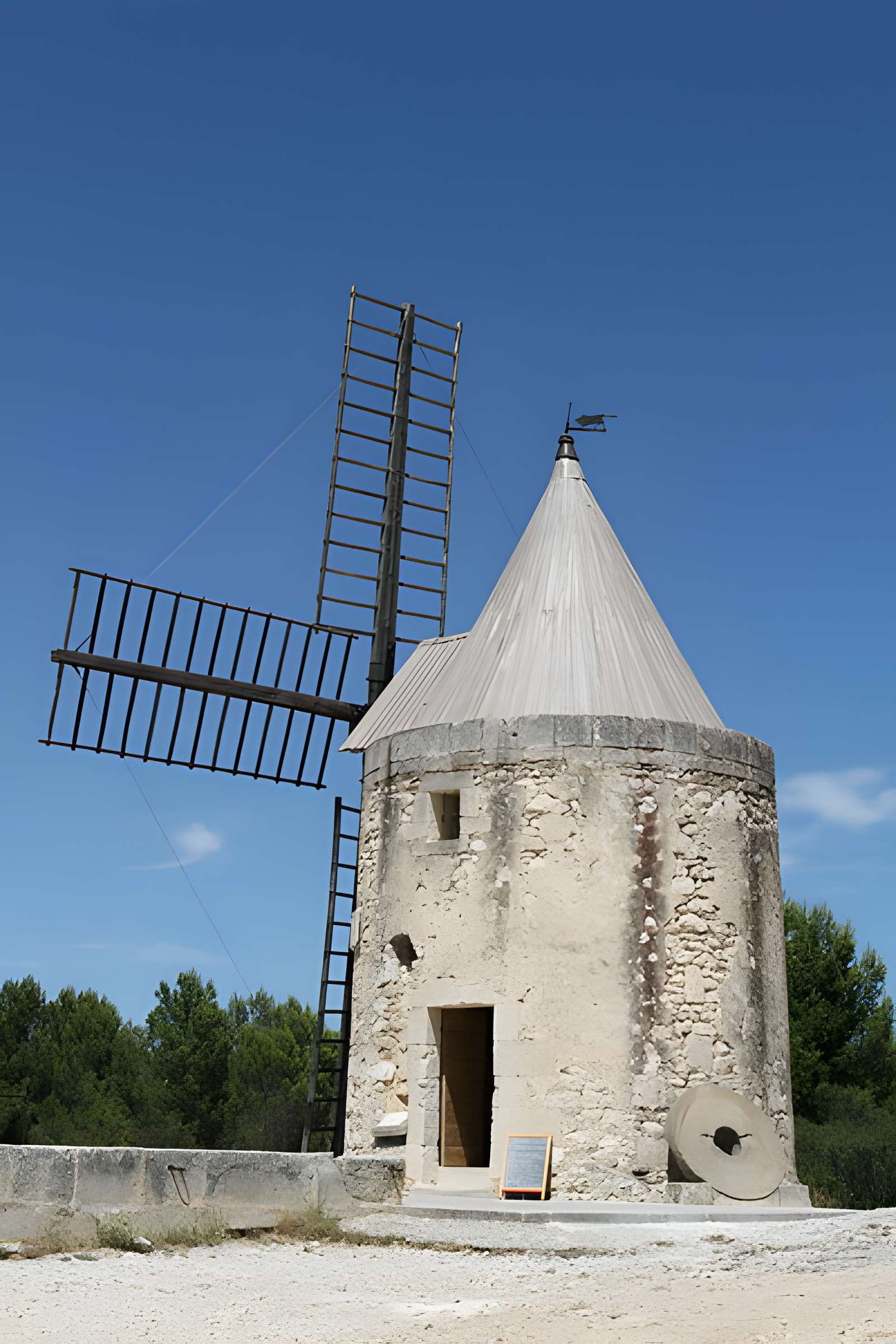 Moulin Saint-Pierre dit Le Moulin d'Alphonse Daudet