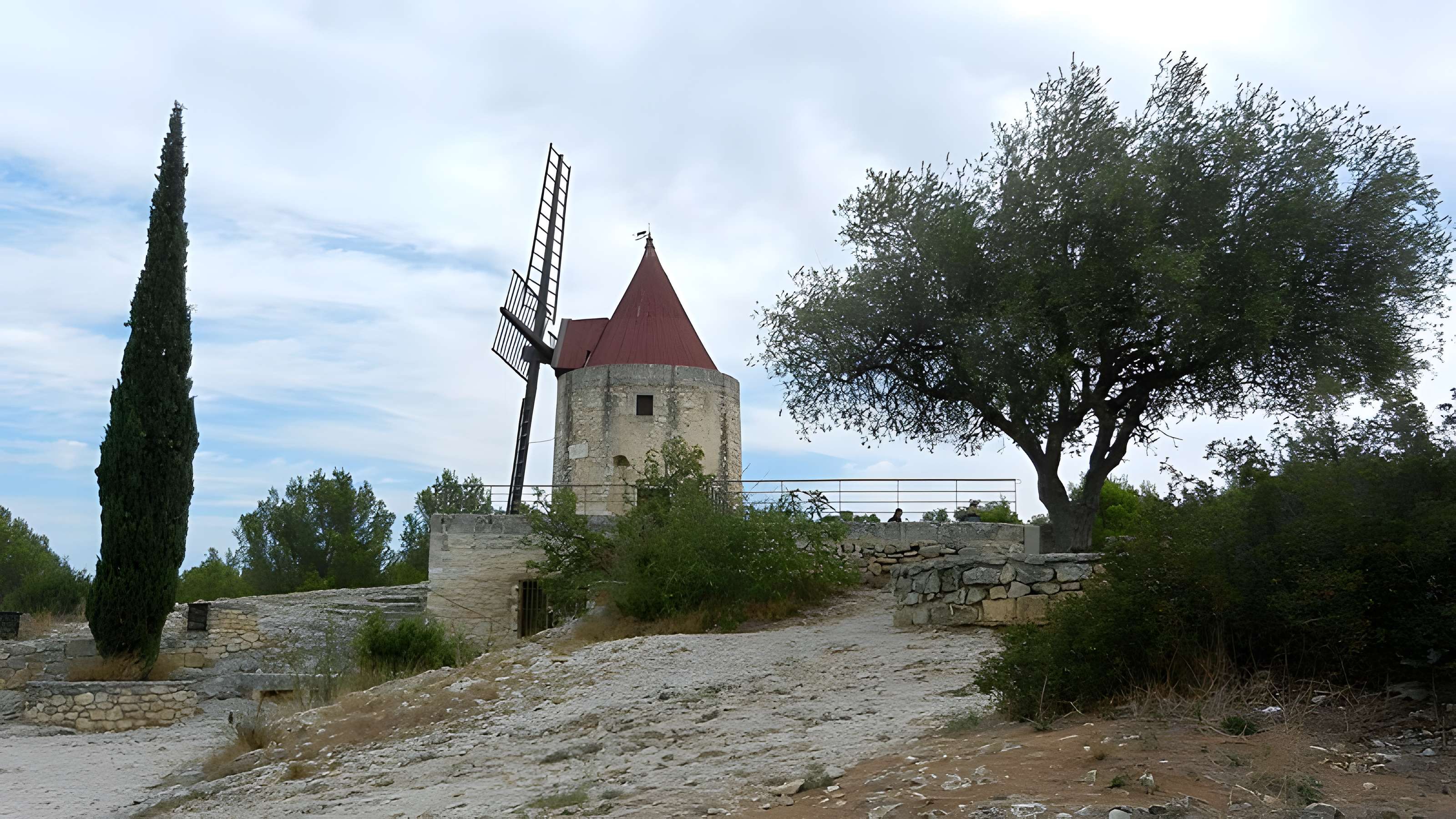 Moulin Saint-Pierre dit Le Moulin d'Alphonse Daudet