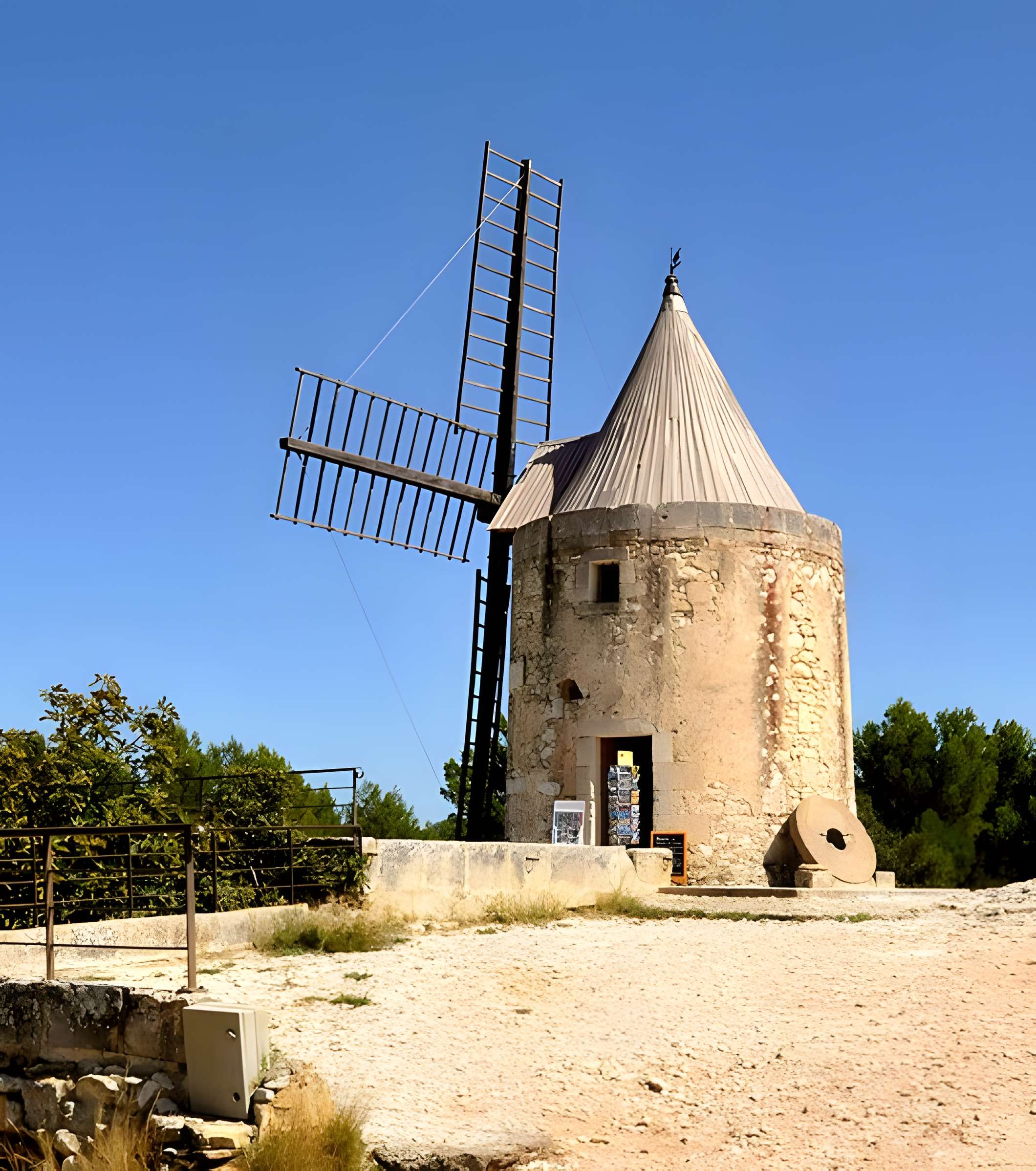 Moulin Saint-Pierre dit Le Moulin d'Alphonse Daudet