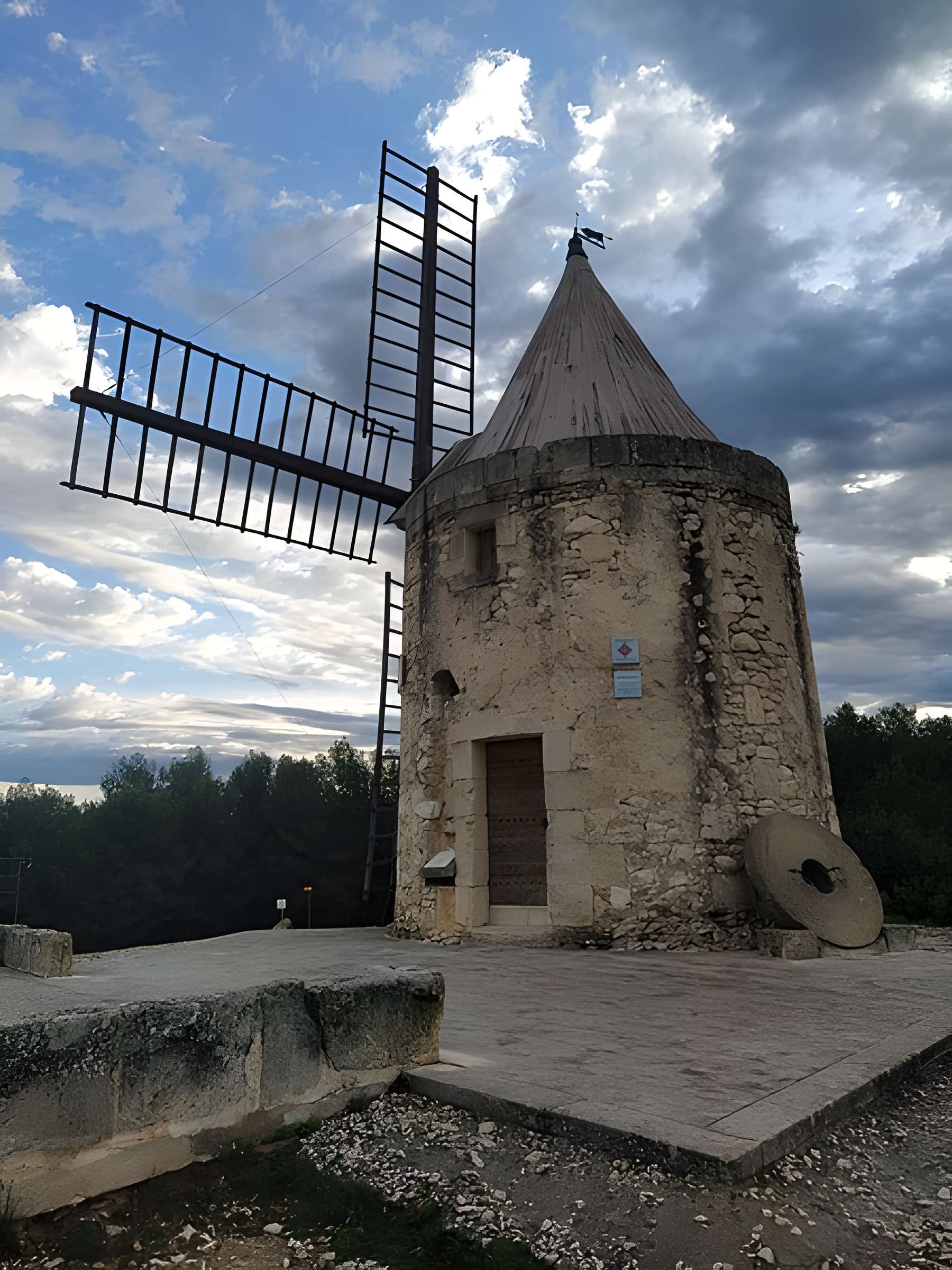 Moulin Saint-Pierre dit Le Moulin d'Alphonse Daudet