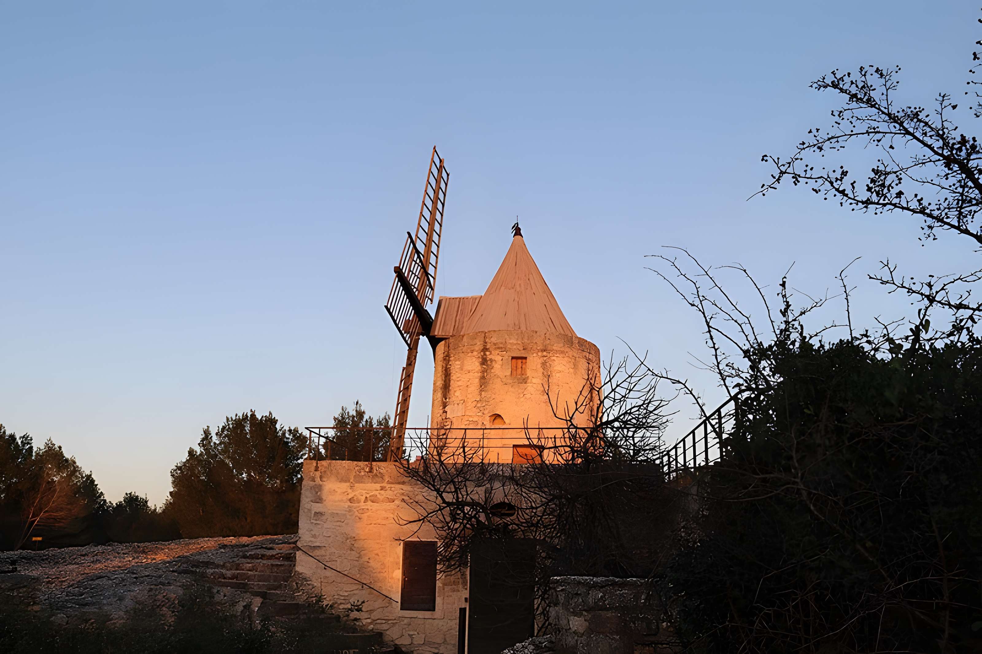 Moulin Saint-Pierre dit Le Moulin d'Alphonse Daudet