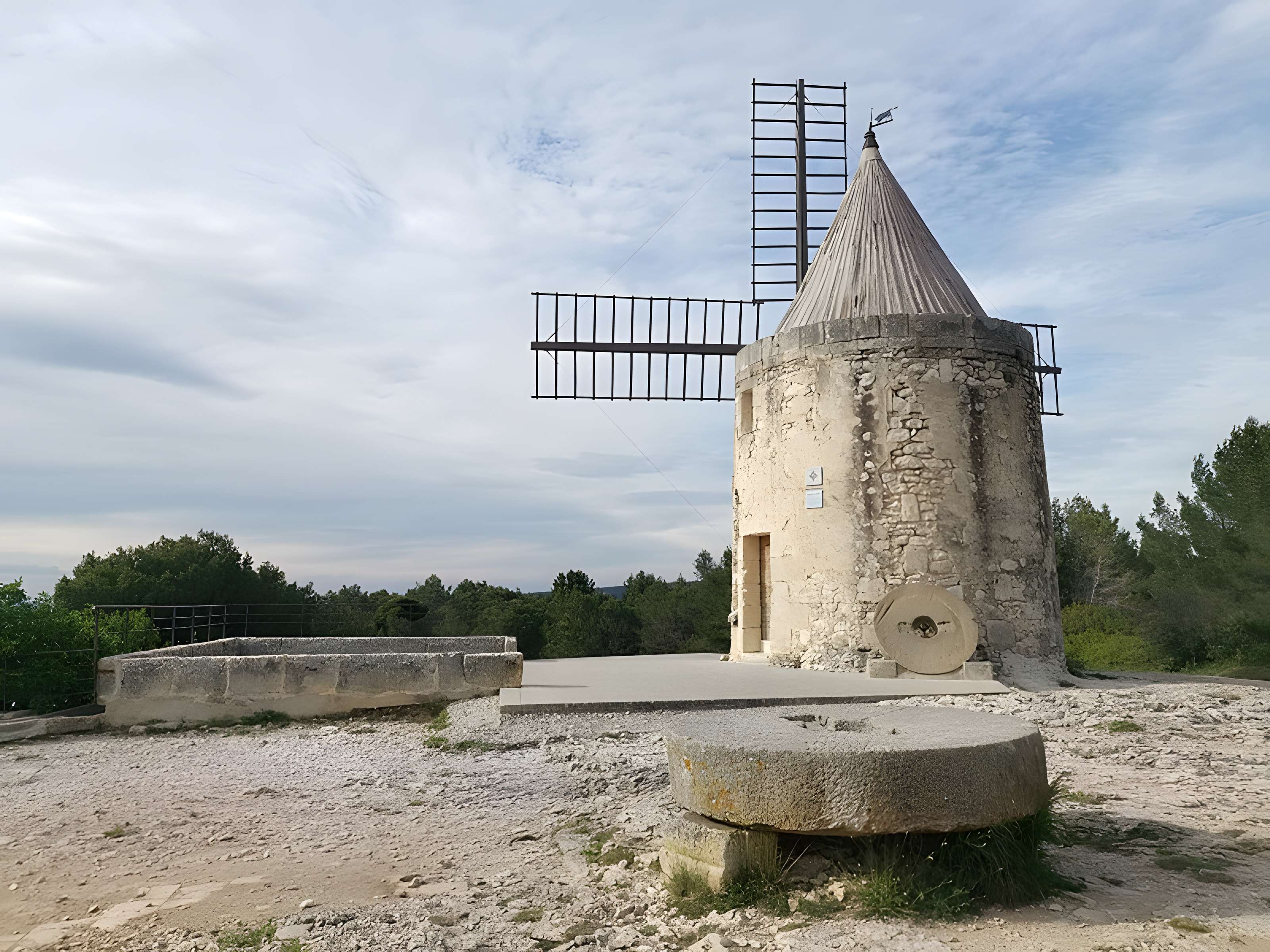 Moulin Saint-Pierre dit Le Moulin d'Alphonse Daudet