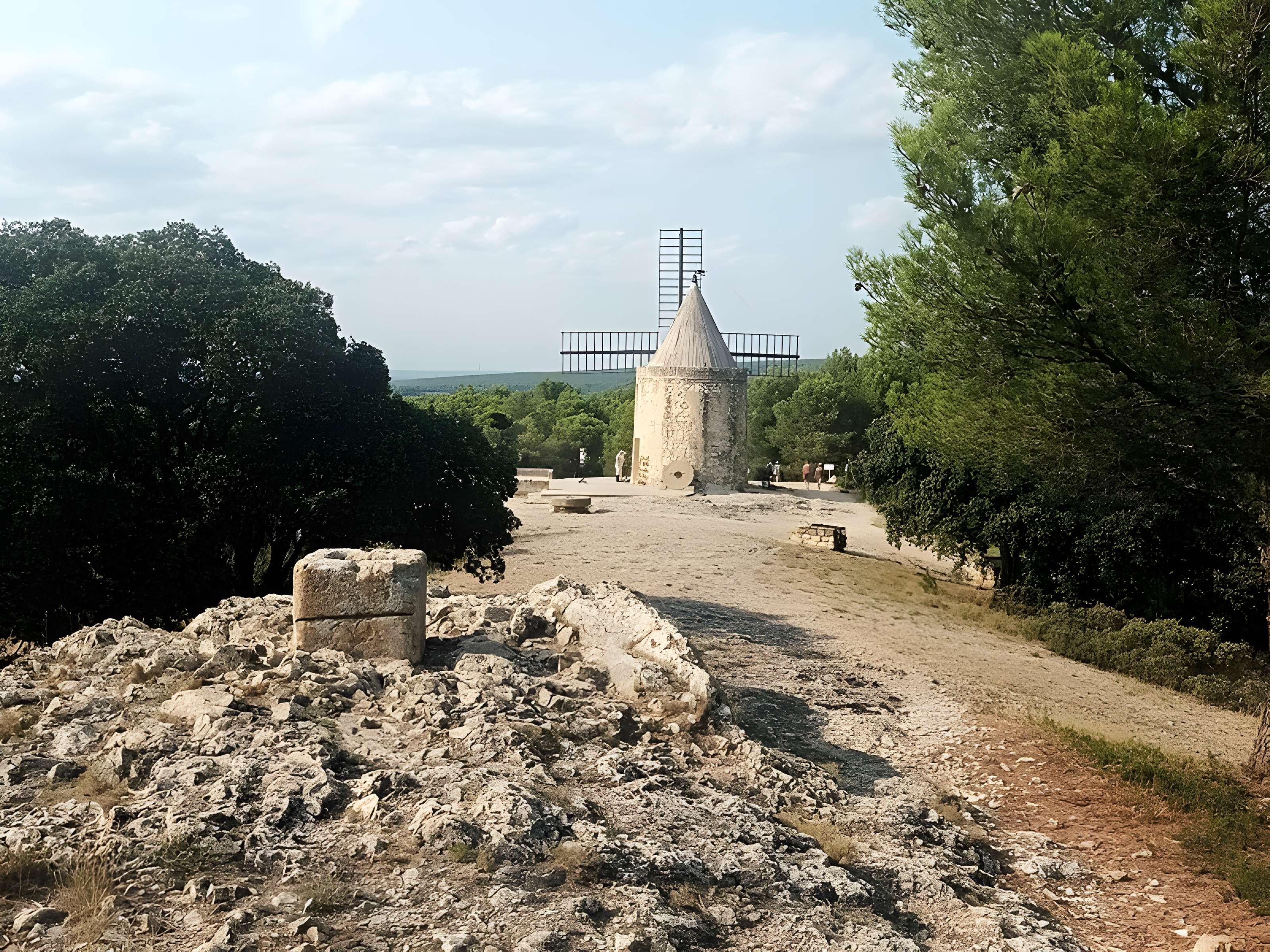 Moulin Saint-Pierre dit Le Moulin d'Alphonse Daudet