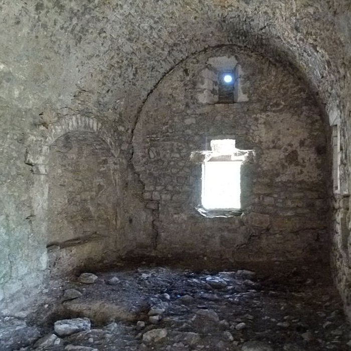 Photo de Chapelle Sainte-Marguerite et Hospice Sainte-Marie ou Notre-Dame du col dAres