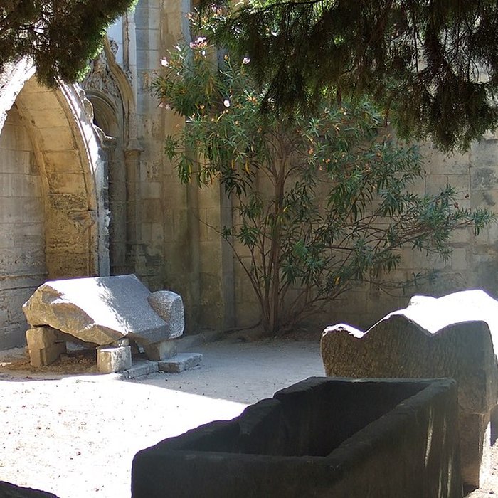 Photo de Nécropole des Alyscamps et Église Saint-Honorat à Arles