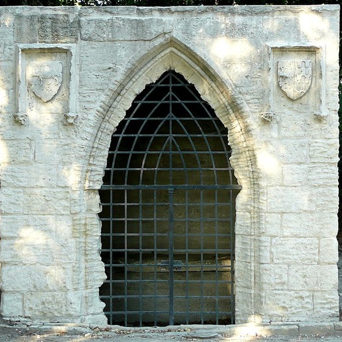 Photo de Nécropole des Alyscamps et Église Saint-Honorat à Arles