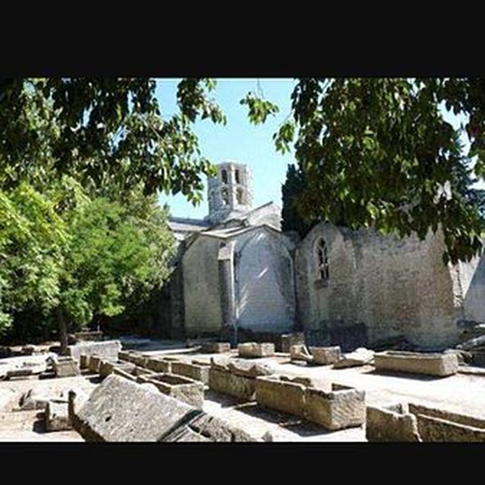 Photo de Nécropole des Alyscamps et Église Saint-Honorat à Arles