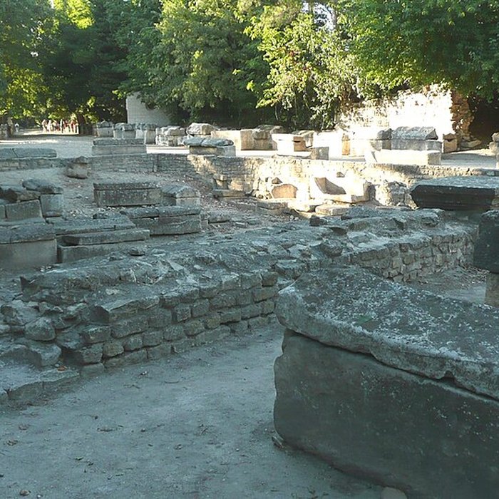 Photo de Nécropole des Alyscamps et Église Saint-Honorat à Arles
