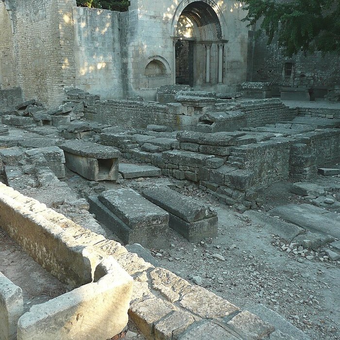 Photo de Nécropole des Alyscamps et Église Saint-Honorat à Arles
