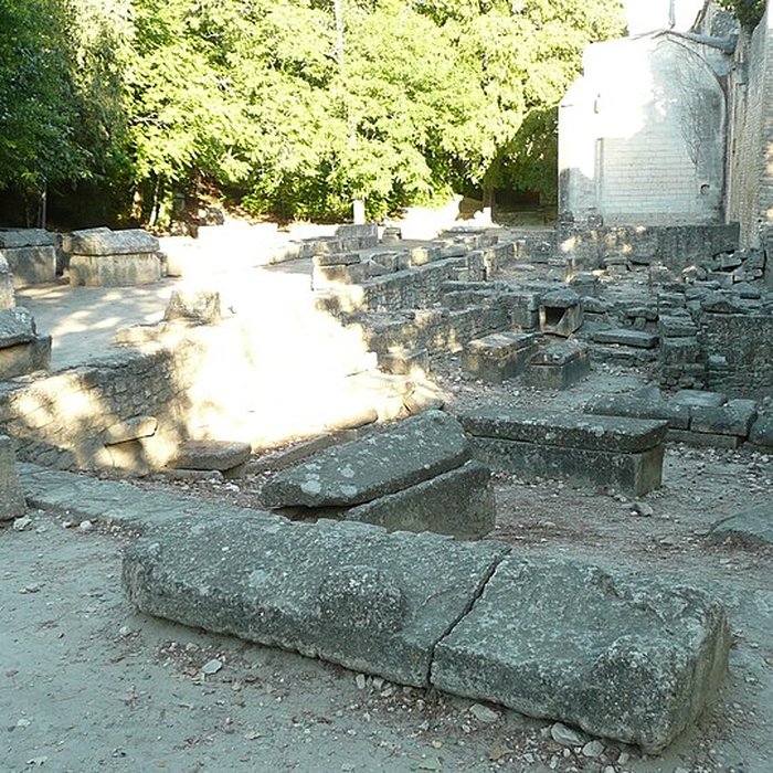 Photo de Nécropole des Alyscamps et Église Saint-Honorat à Arles