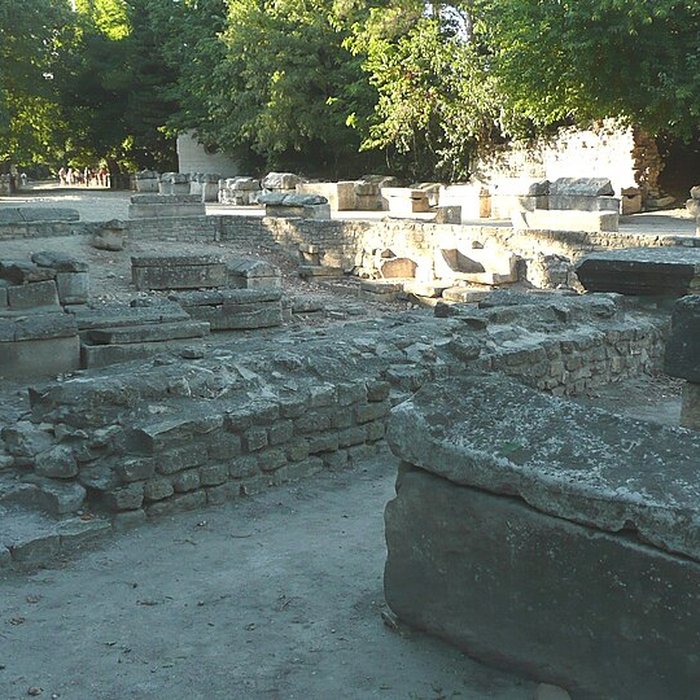 Photo de Nécropole des Alyscamps et Église Saint-Honorat à Arles