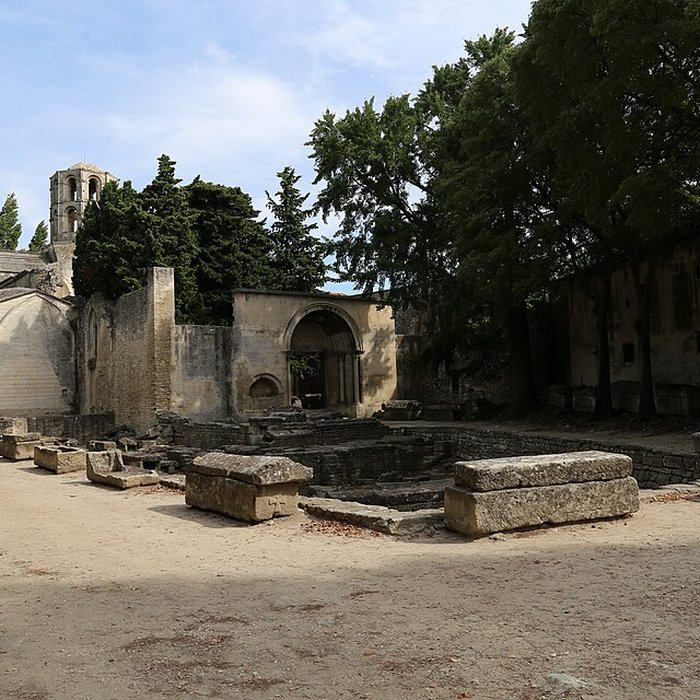 Photo de Nécropole des Alyscamps et Église Saint-Honorat à Arles