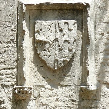 Nécropole des Alyscamps et Église Saint-Honorat à Arles