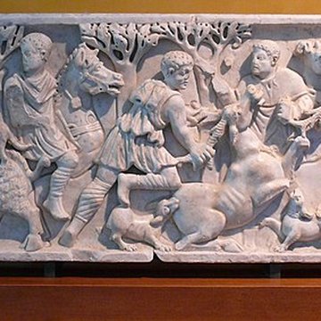 Nécropole des Alyscamps et Église Saint-Honorat à Arles