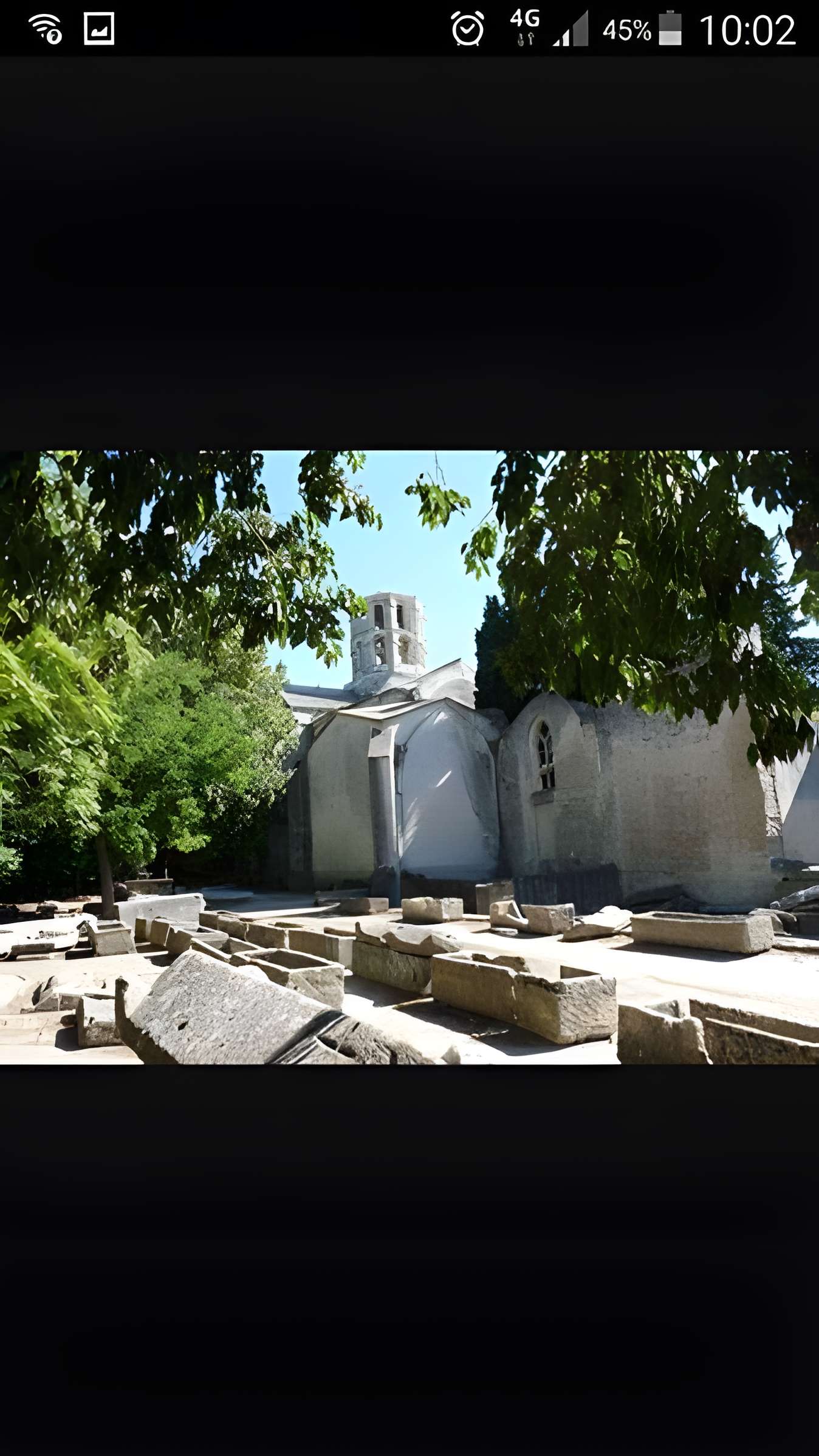 Nécropole des Alyscamps et Église Saint-Honorat à Arles