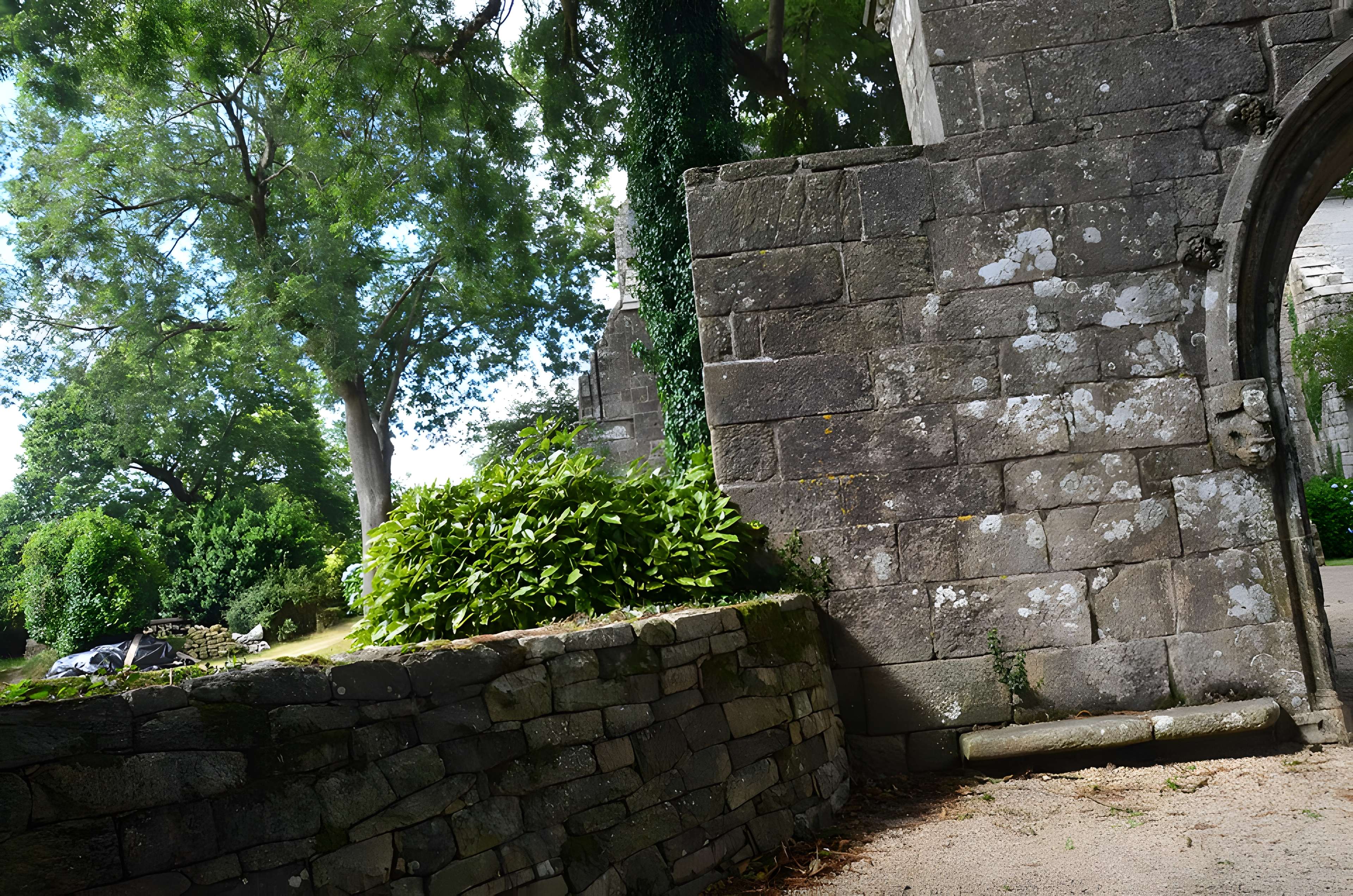 Chapelle Saint-Germain de Plogastel-Saint-Germain