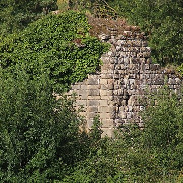 Restes de la chapelle champêtre de Saint-Laurent