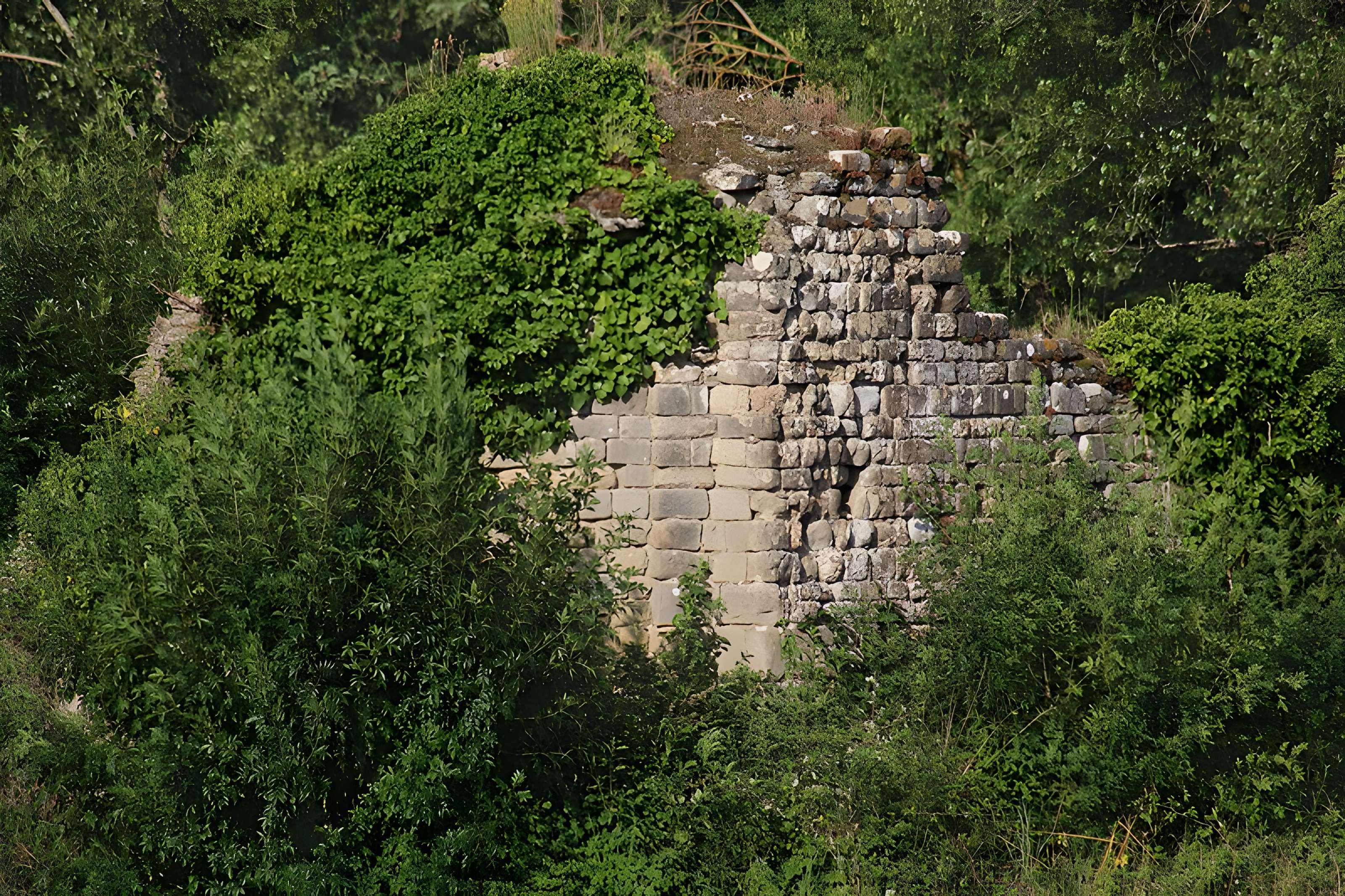 Restes de la chapelle champêtre de Saint-Laurent