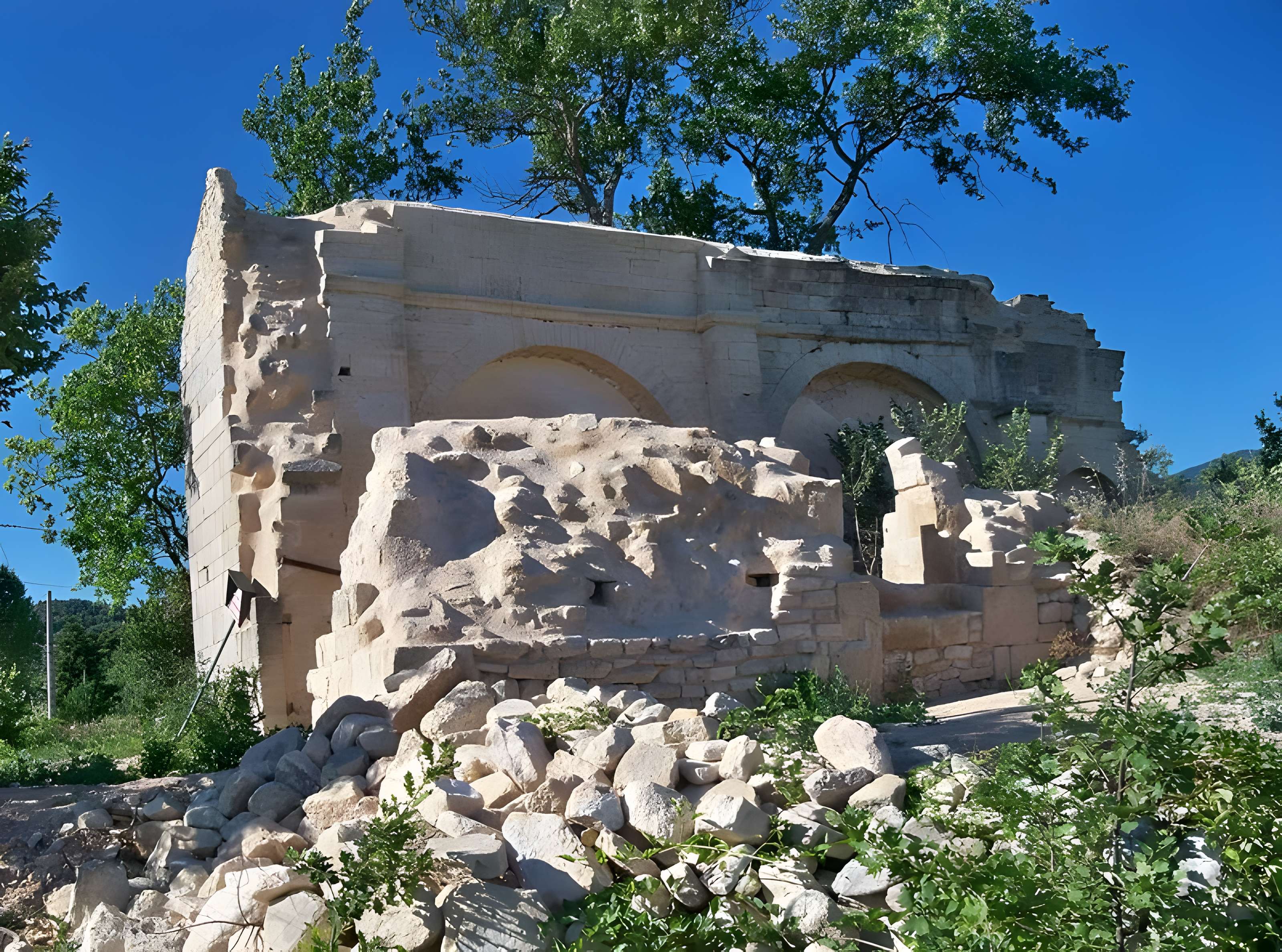 Chapelle Saint-Michel de Crillon-le-Brave 