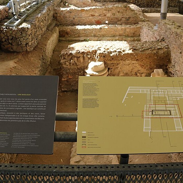 Photo de Oppidum du Mont-Beuvray, également dénommé oppidum de Bibracte également sur commune de Saint-Léger-sous-Beuvray, dans la Saône-et-Loire