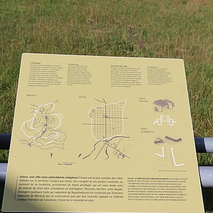 Photo de Oppidum du Mont-Beuvray, également dénommé oppidum de Bibracte également sur commune de Saint-Léger-sous-Beuvray, dans la Saône-et-Loire