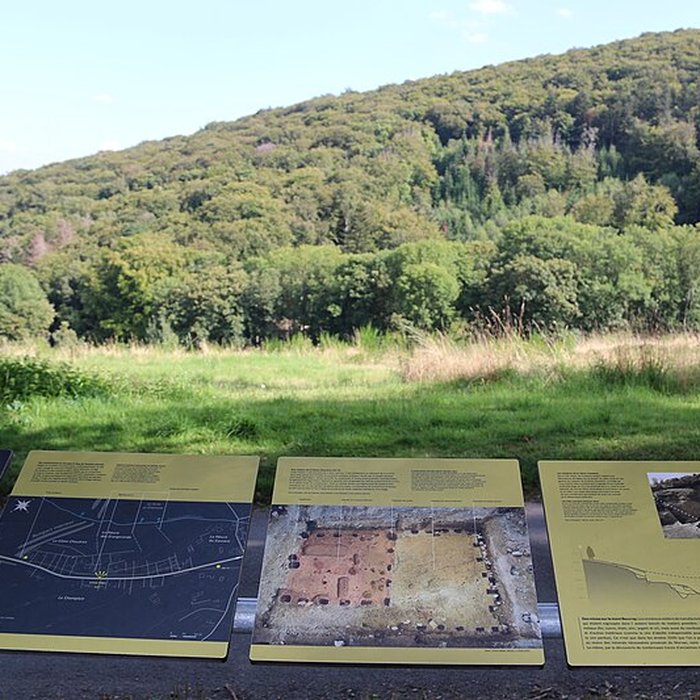 Photo de Oppidum du Mont-Beuvray, également dénommé oppidum de Bibracte également sur commune de Saint-Léger-sous-Beuvray, dans la Saône-et-Loire