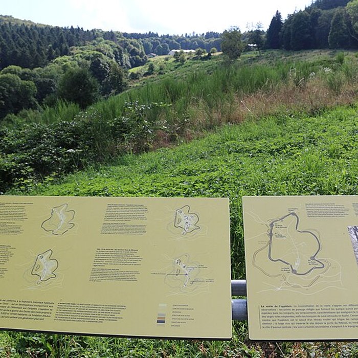 Photo de Oppidum du Mont-Beuvray, également dénommé oppidum de Bibracte également sur commune de Saint-Léger-sous-Beuvray, dans la Saône-et-Loire
