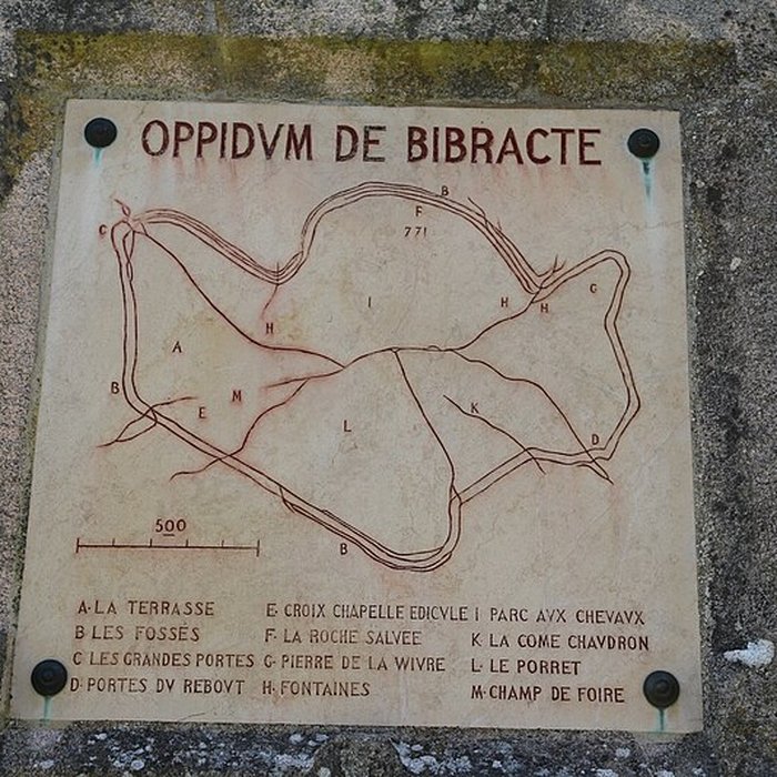 Photo de Oppidum du Mont-Beuvray, également dénommé oppidum de Bibracte également sur commune de Saint-Léger-sous-Beuvray, dans la Saône-et-Loire