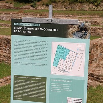 Oppidum du Mont-Beuvray, dit aussi oppidum de Bibracte également sur commune de Glux-en-Glenne, dans la Nièvre