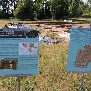 Oppidum du Mont-Beuvray, dit aussi oppidum de Bibracte également sur commune de Glux-en-Glenne, dans la Nièvre