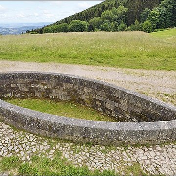 Oppidum du Mont-Beuvray, dit aussi oppidum de Bibracte également sur commune de Glux-en-Glenne, dans la Nièvre