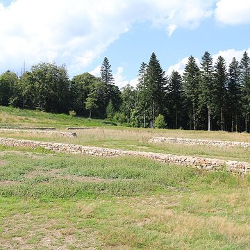Oppidum du Mont-Beuvray, dit aussi oppidum de Bibracte également sur commune de Glux-en-Glenne, dans la Nièvre