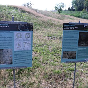 Oppidum du Mont-Beuvray, dit aussi oppidum de Bibracte également sur commune de Glux-en-Glenne, dans la Nièvre