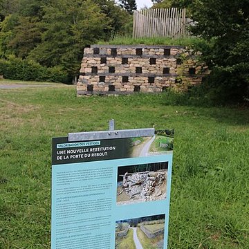 Oppidum du Mont-Beuvray, dit aussi oppidum de Bibracte également sur commune de Glux-en-Glenne, dans la Nièvre