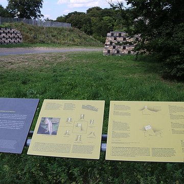 Oppidum du Mont-Beuvray, dit aussi oppidum de Bibracte également sur commune de Glux-en-Glenne, dans la Nièvre