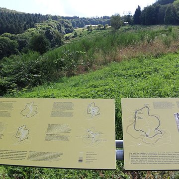 Oppidum du Mont-Beuvray, dit aussi oppidum de Bibracte également sur commune de Glux-en-Glenne, dans la Nièvre