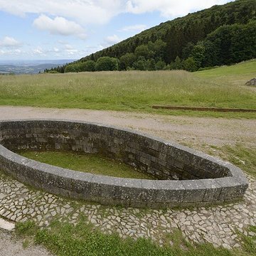 Oppidum du Mont-Beuvray, dit aussi oppidum de Bibracte également sur commune de Glux-en-Glenne, dans la Nièvre