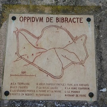 Oppidum du Mont-Beuvray, dit aussi oppidum de Bibracte également sur commune de Glux-en-Glenne, dans la Nièvre