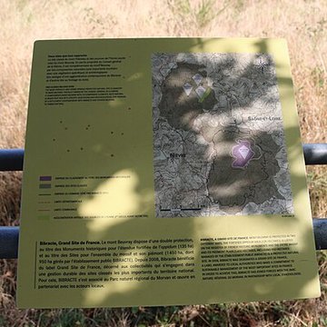 Oppidum du Mont-Beuvray, dit aussi oppidum de Bibracte également sur commune de Glux-en-Glenne, dans la Nièvre