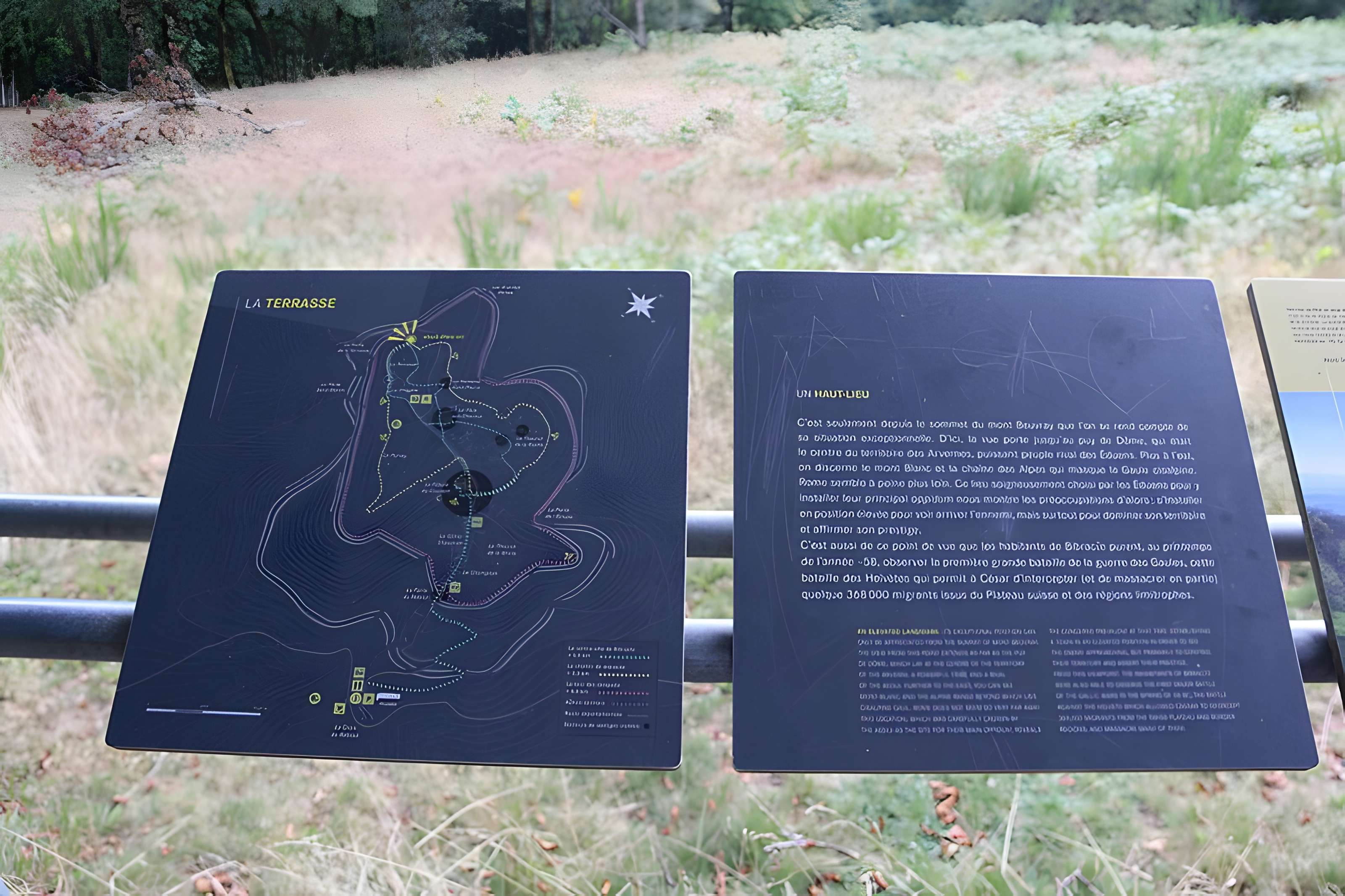 Oppidum du Mont-Beuvray, dit aussi oppidum de Bibracte (également sur commune de Glux-en-Glenne, dans la Nièvre)