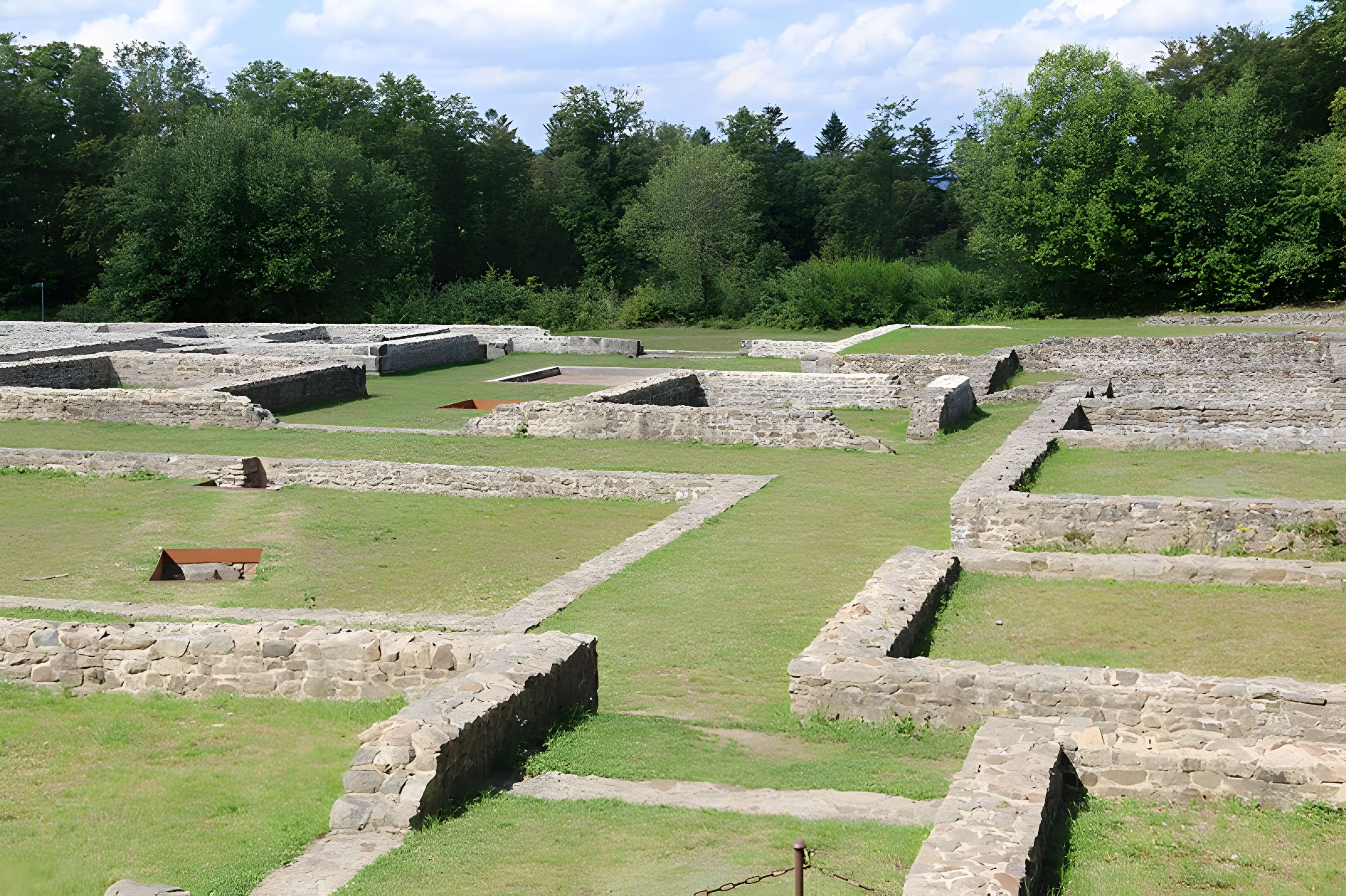 Oppidum du Mont-Beuvray, dit aussi oppidum de Bibracte (également sur commune de Glux-en-Glenne, dans la Nièvre)