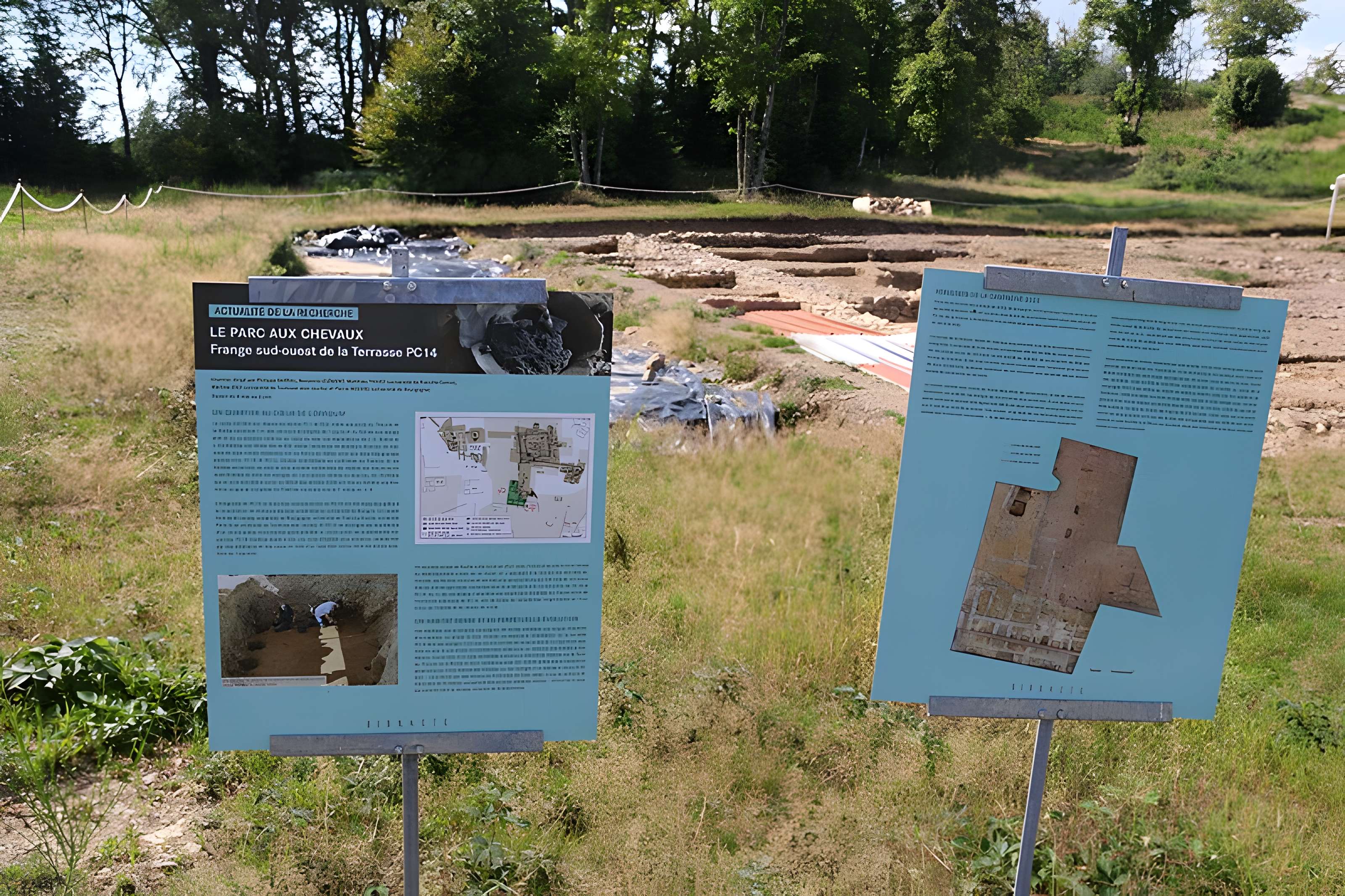 Oppidum du Mont-Beuvray, dit aussi oppidum de Bibracte (également sur commune de Glux-en-Glenne, dans la Nièvre)